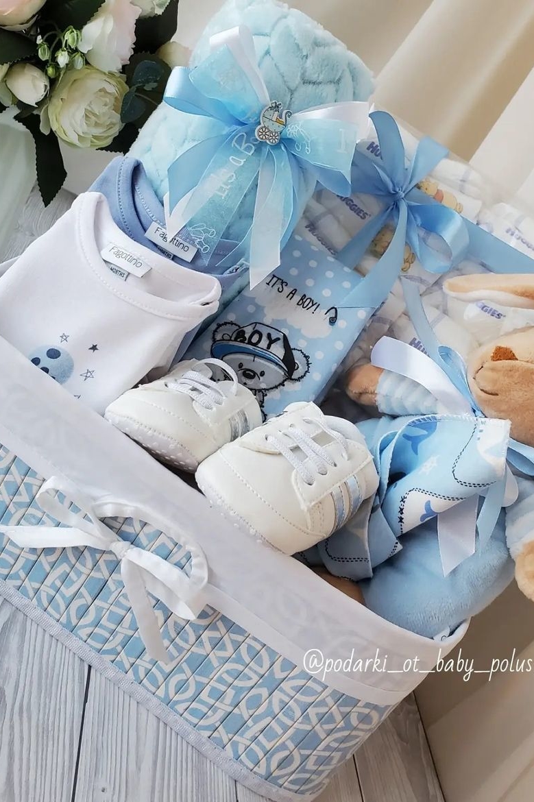 Подарочная корзина для мальчика  "Кролик"