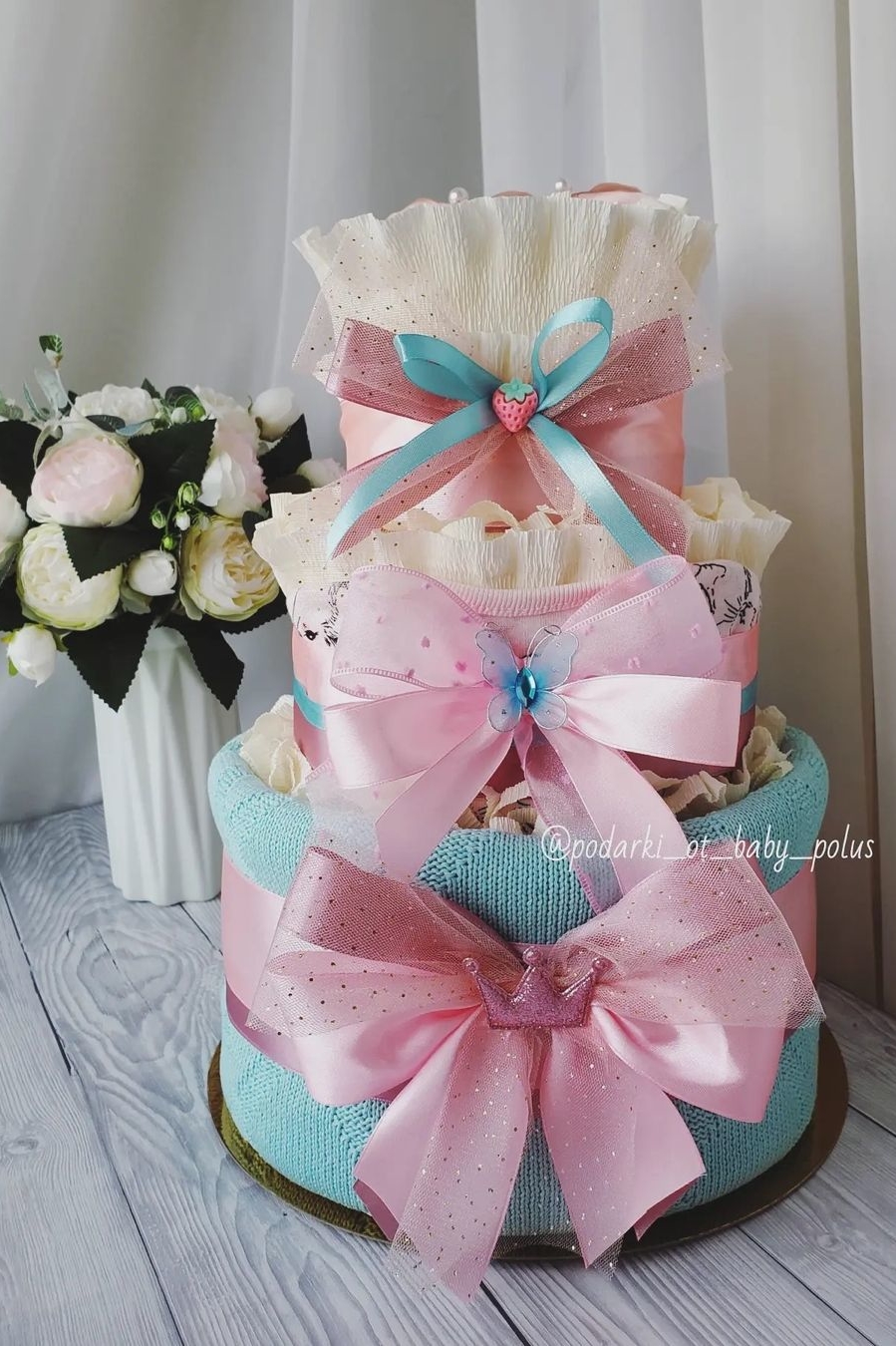 Торт из памперсов для девочки "Бирюза"