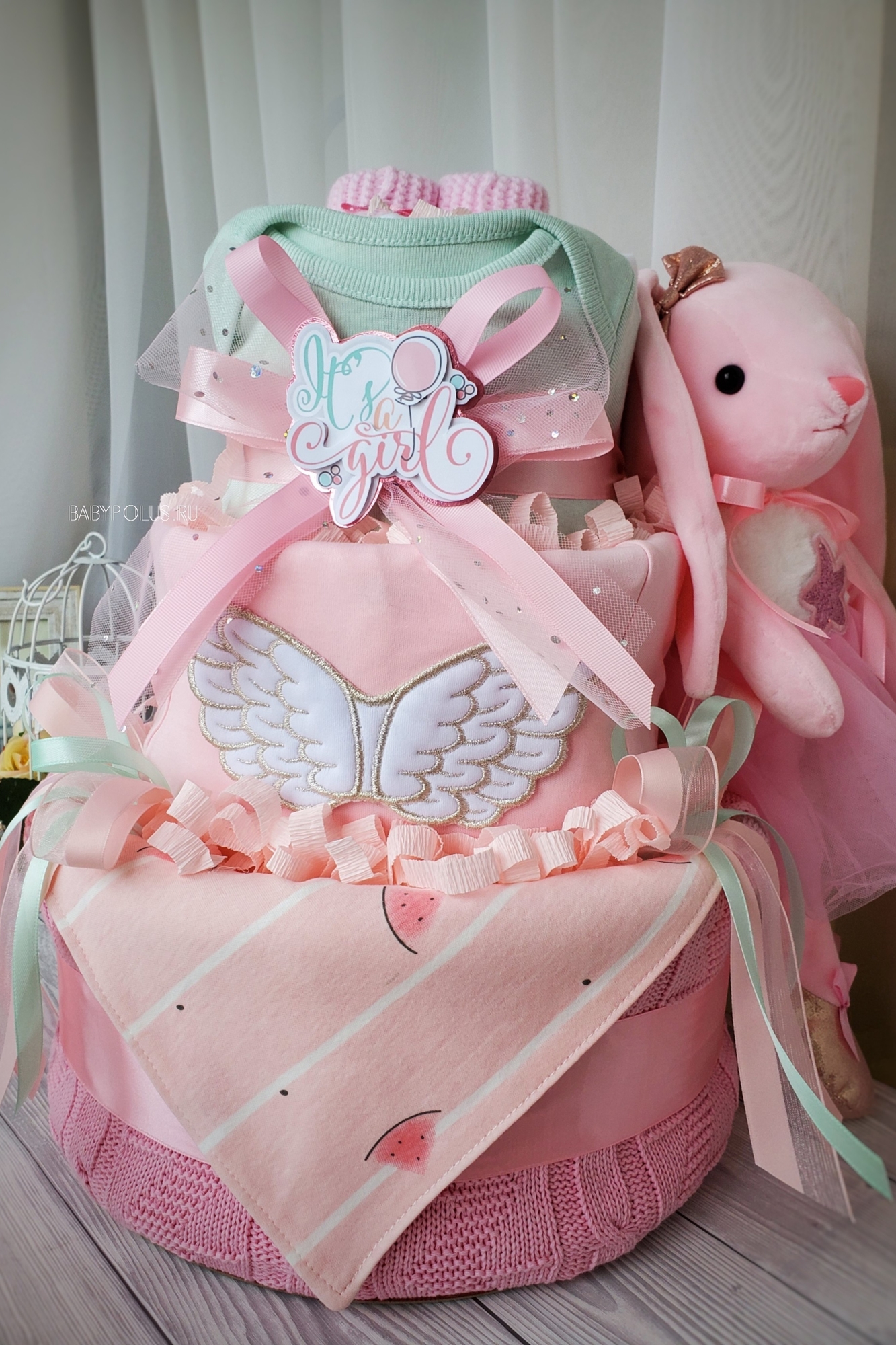 Торт из памперсов для девочки "Мятная нежность"