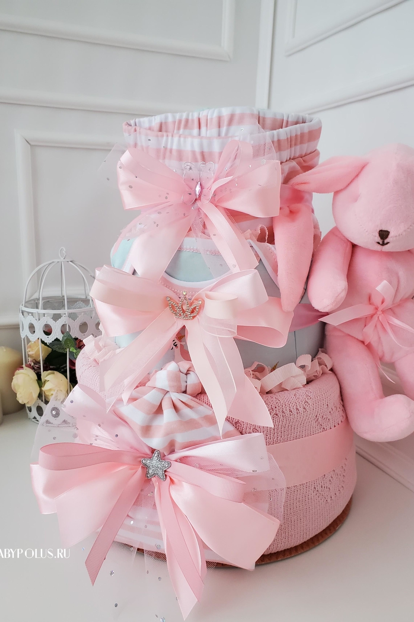 Торт из подгузников памперсов на рождение девочки "Розовый кролик"