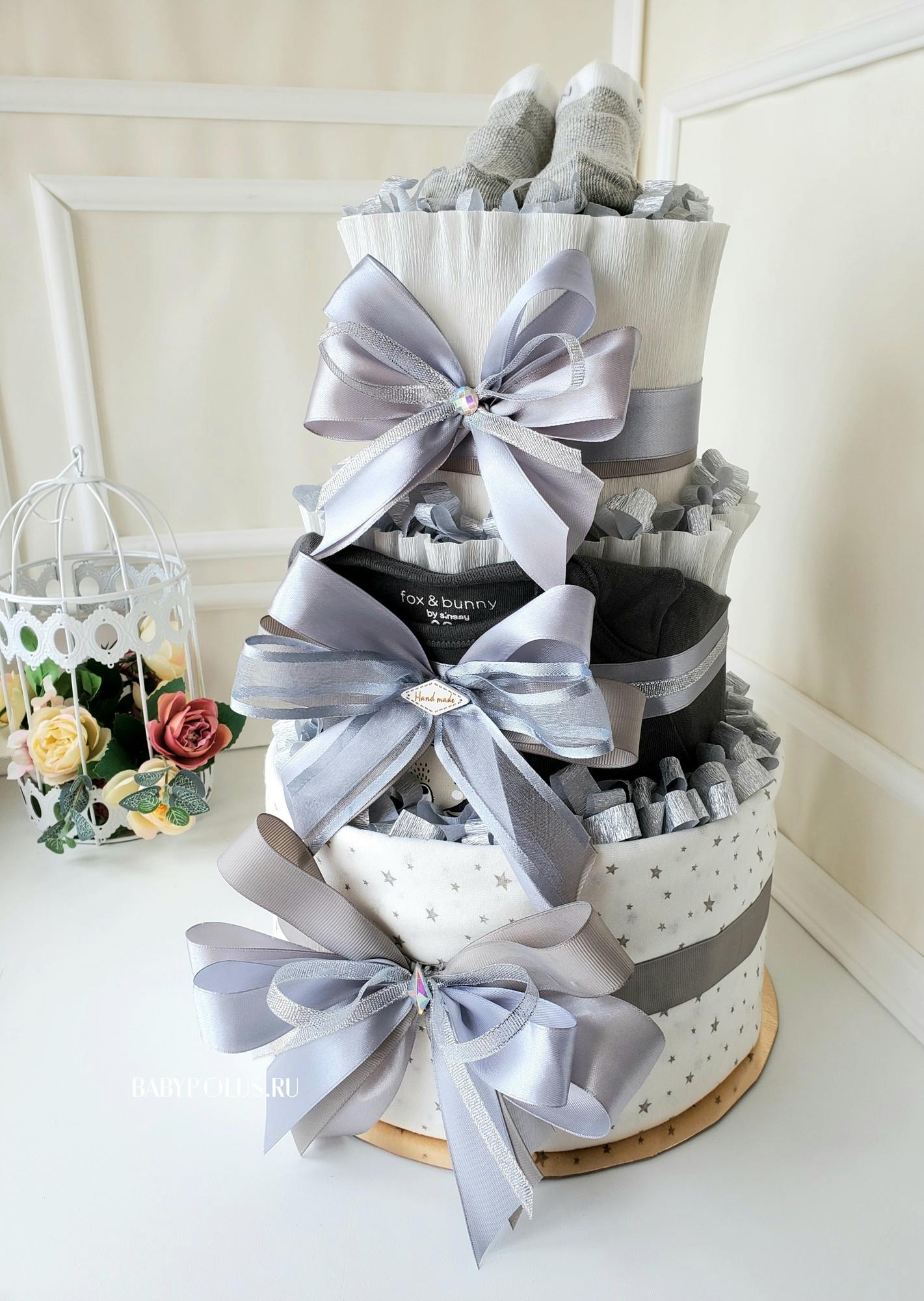 Торт из памперсов на рождение мальчика "Хаки"