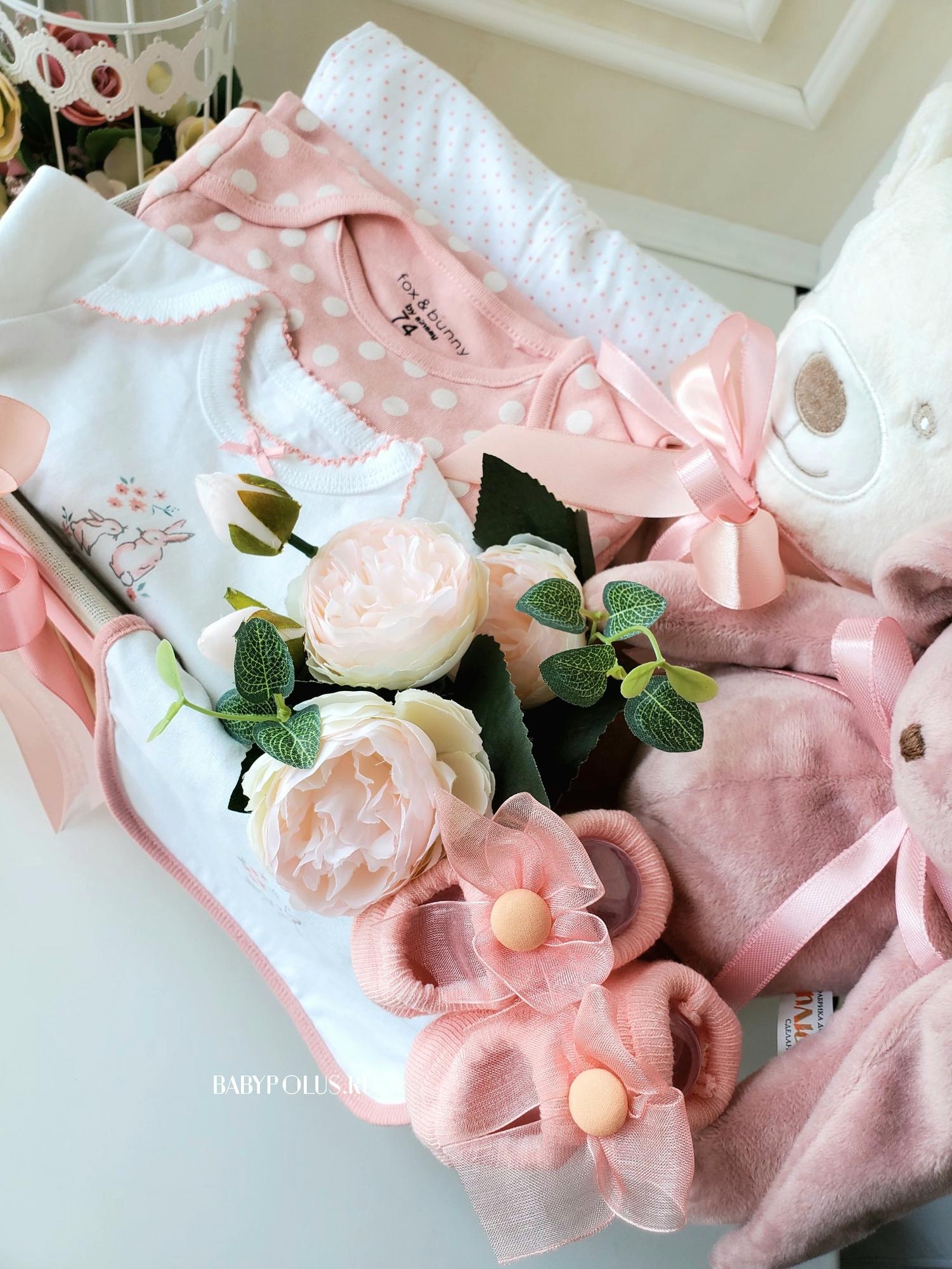 Подарочная корзина на рождение девочки "Буковая корзина"