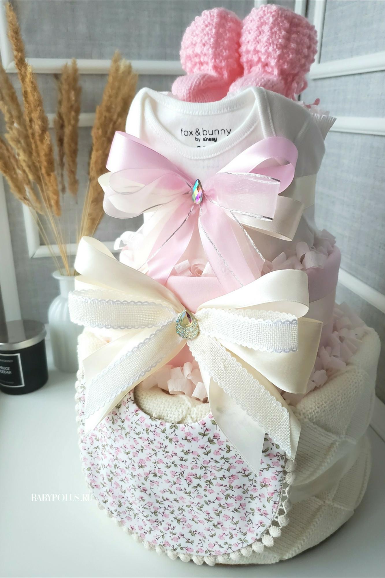 Торт из подгузников на рождение девочки "Кремовый"