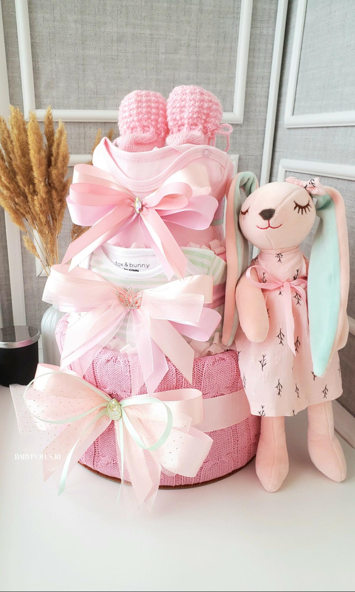 Торт из памперсов на рождение девочки с пледиком "Косы"