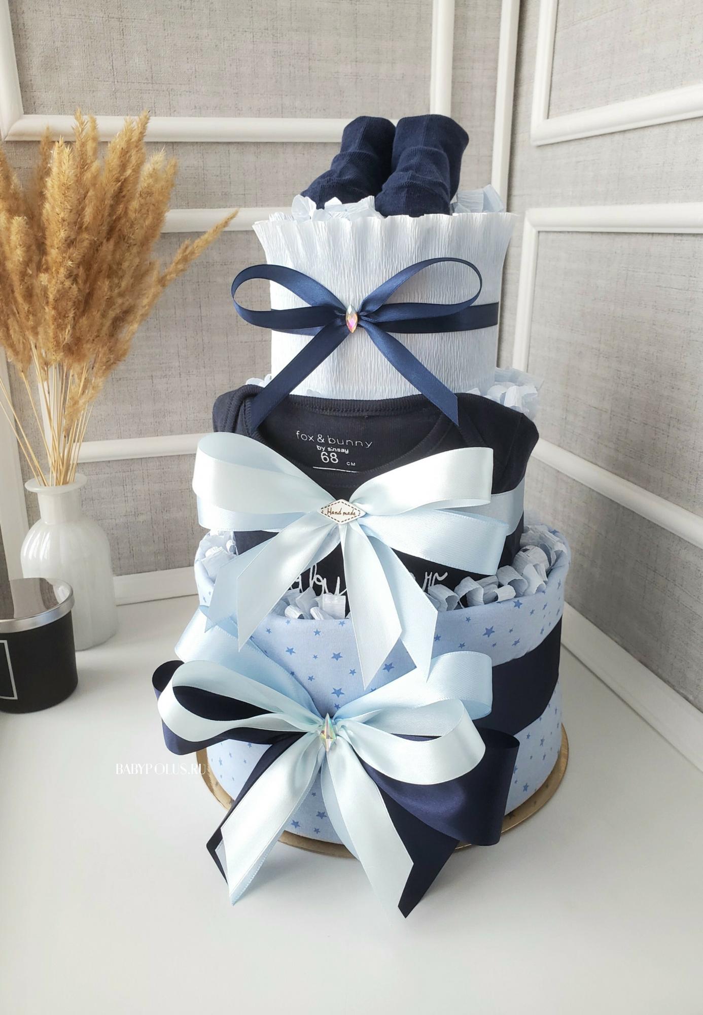 Торт из подгузников на рождение мальчика с пеленкой и боди