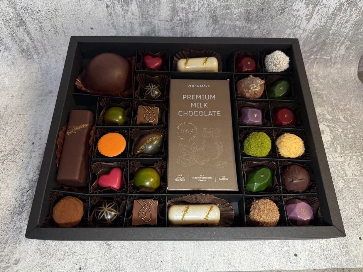 Коробка конфет подарочная