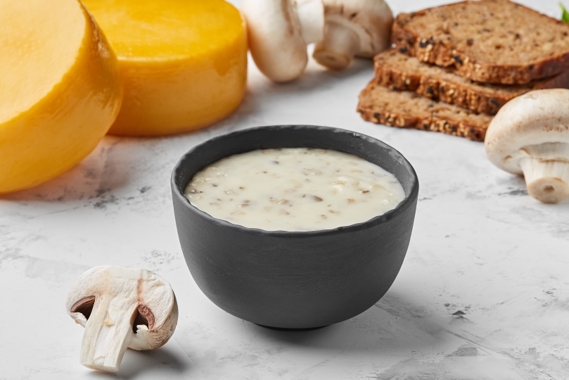 Фондю по-французски с шампиньонами Портобелло из коровьего сыра