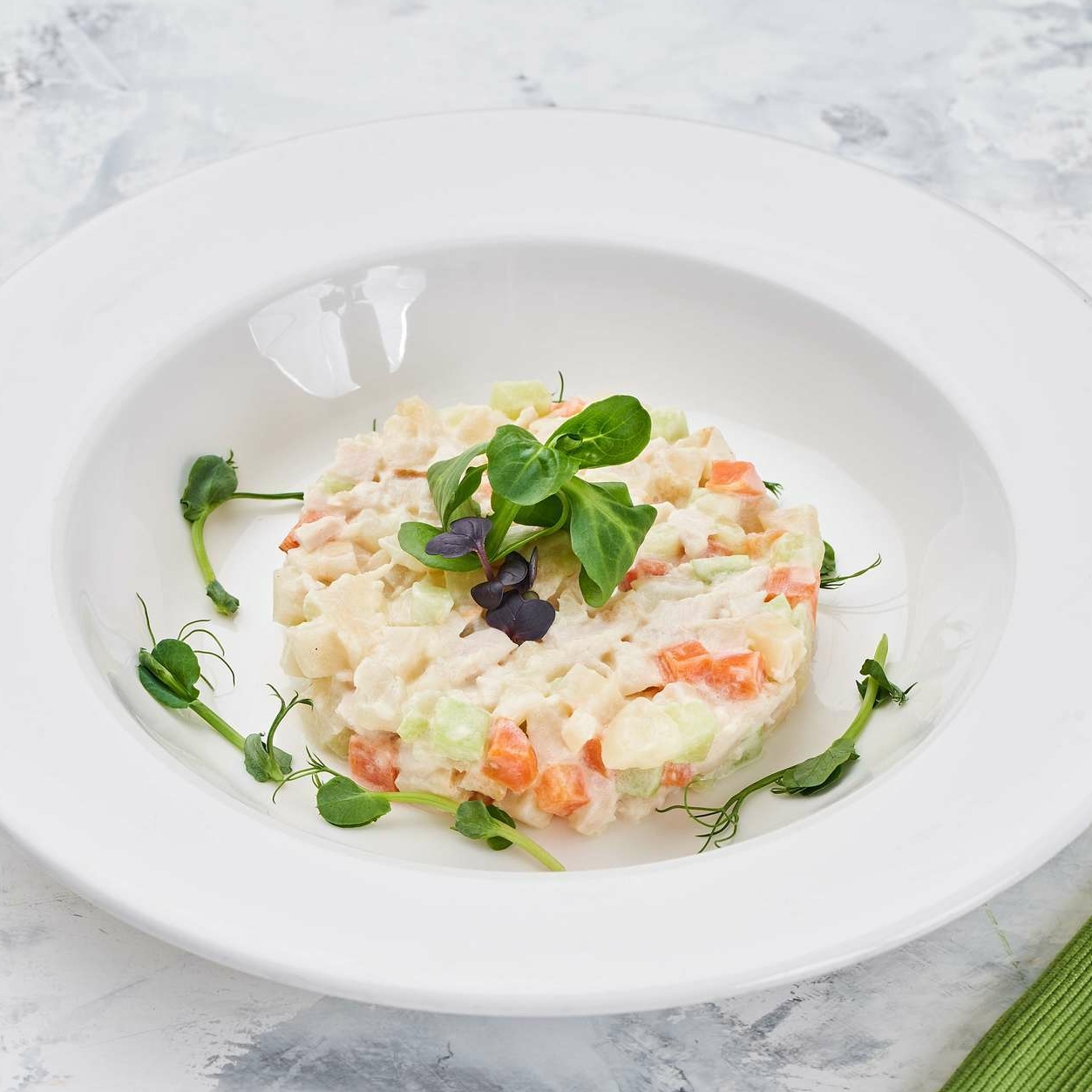 Праздничный оливье с перепелкой  и мясом краба, 100 г