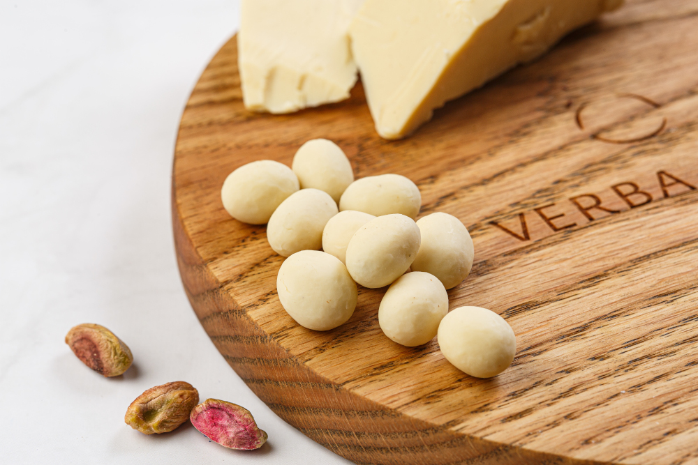 Орехи в белом шоколаде в ассортименте