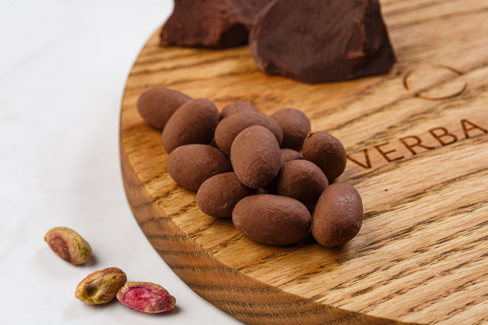 Орехи в молочном шоколаде в ассортименте