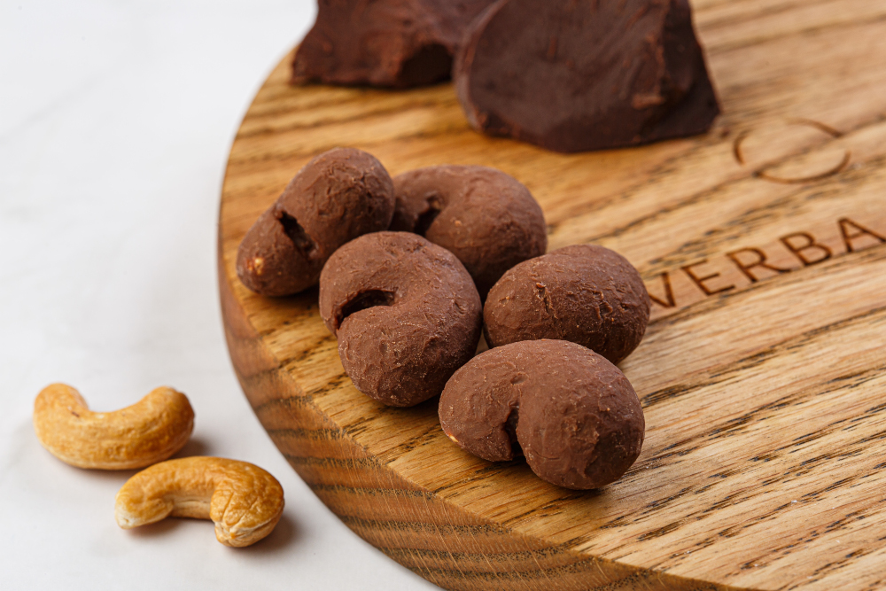 Орехи в молочном шоколаде в ассортименте