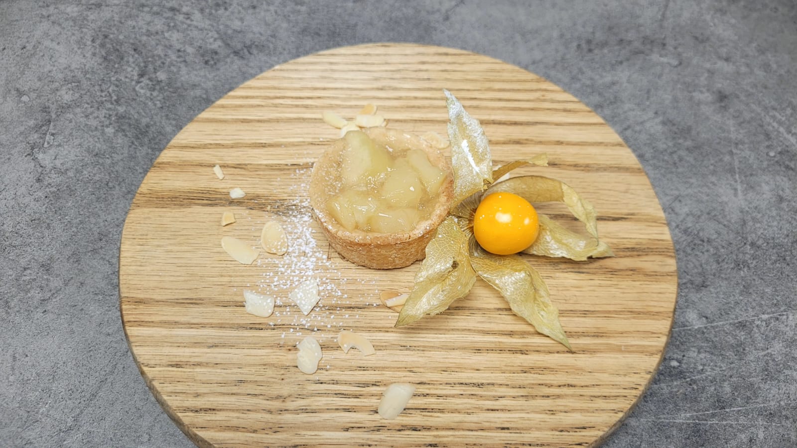 Тарталетка с   яблоком  40 гр.