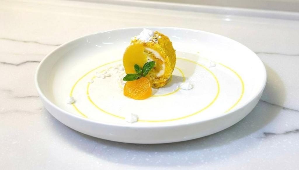 Нежный рулет со вкусом мандарин-маракуйя