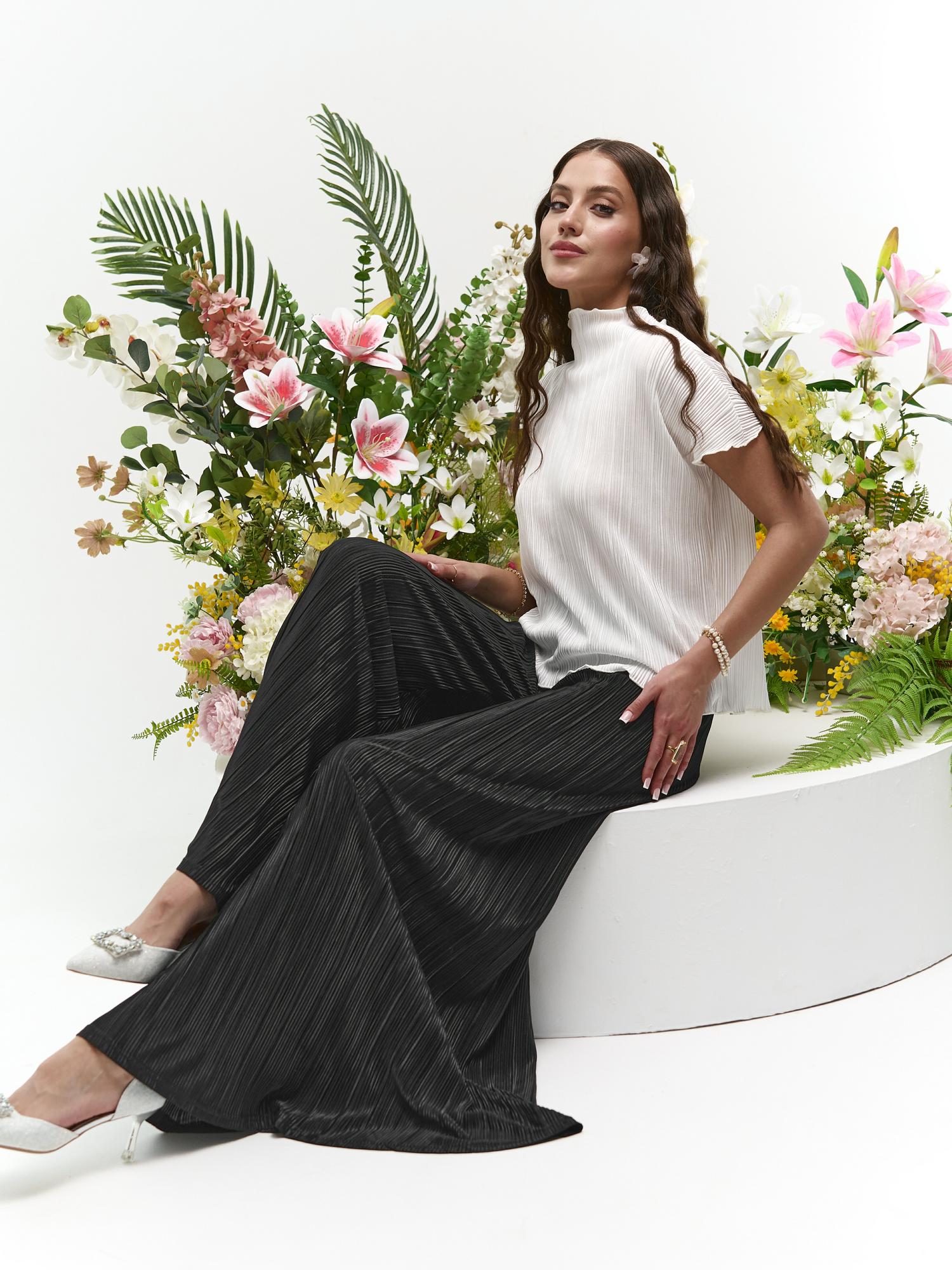 Брюки палаццо плиссе черные