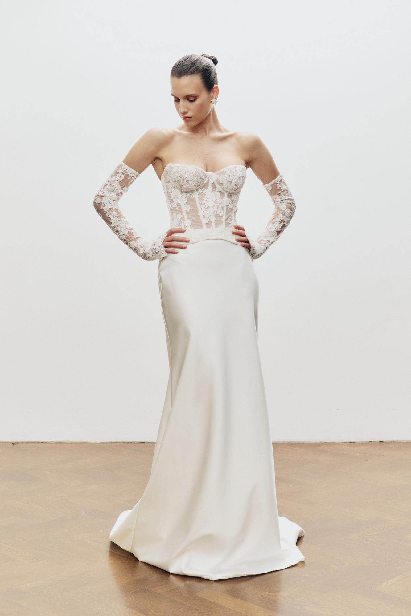 КЕЙТИ С АТЛАСНОЙ ЮБКОЙ