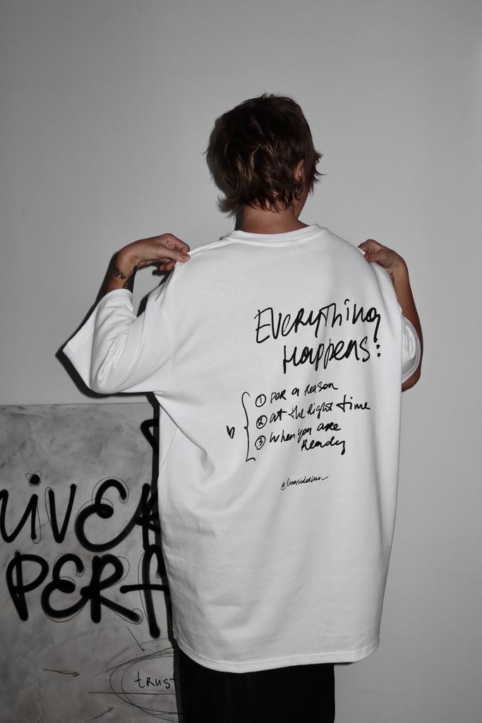 футба оверсайз EVERYTHING HAPPENS // белая