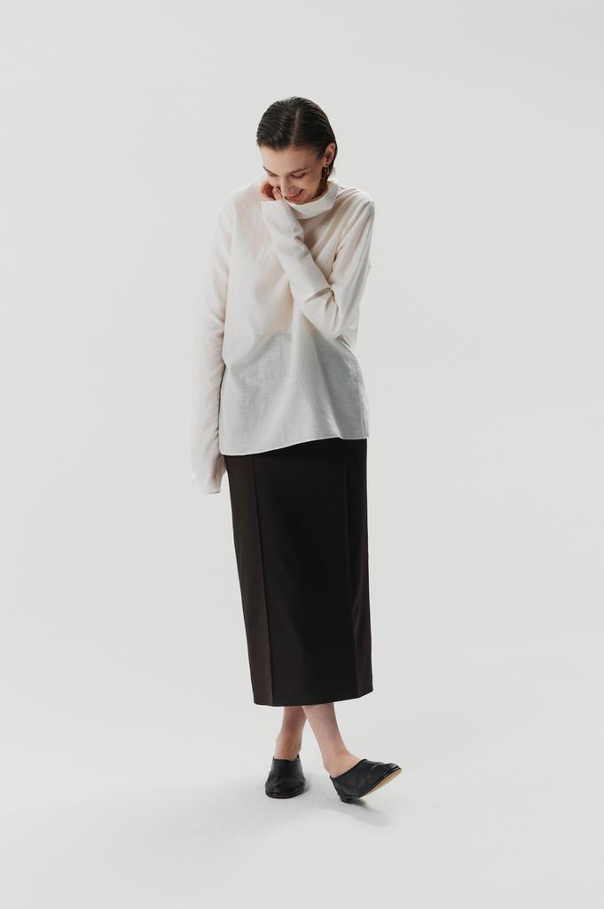 Юбка прямая с рельефами коричневая