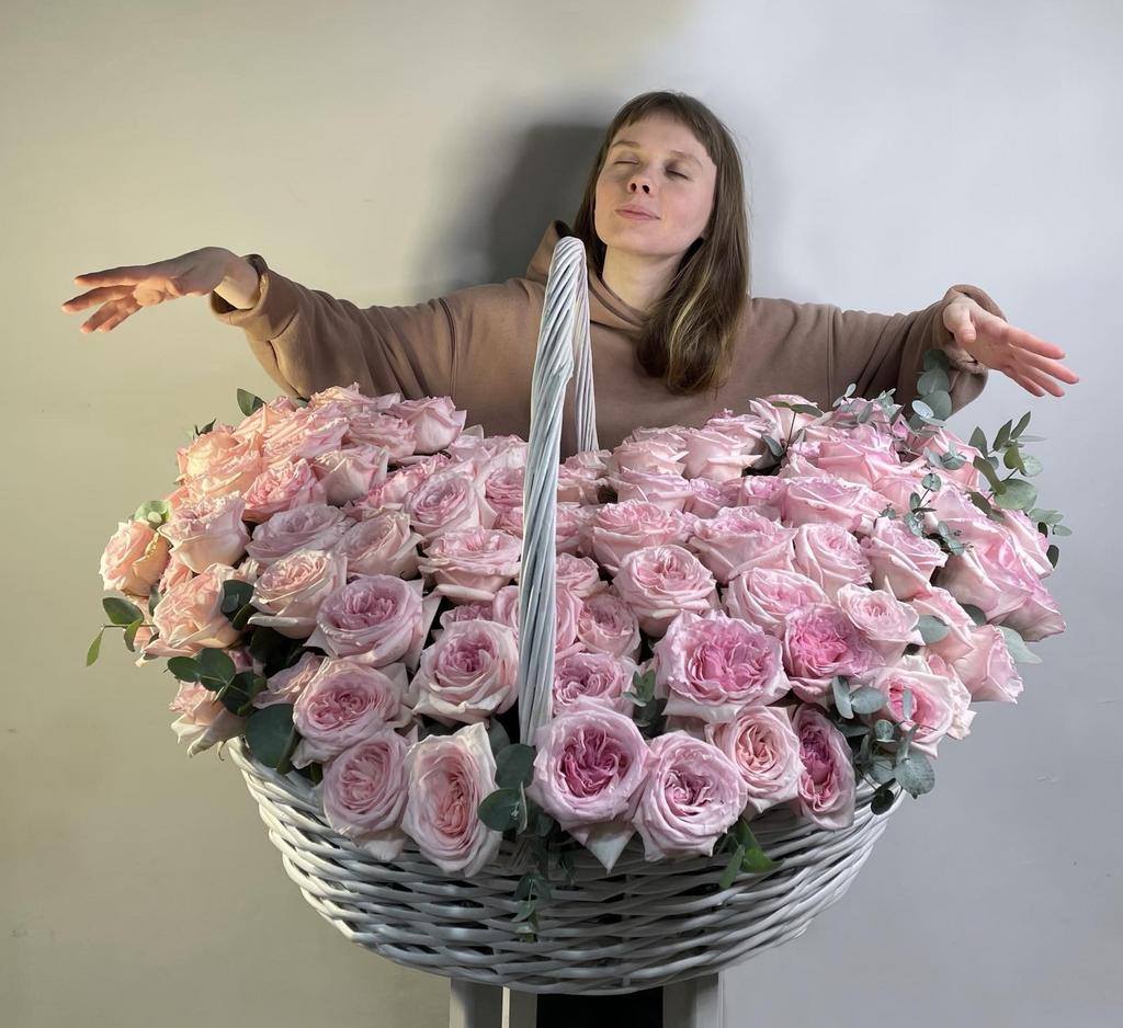 Очень Большое Сердце (Корзина из 151 пионовидной ароматной розы)