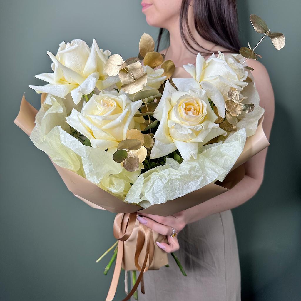 Шайн (Букет из Чайных роз с Золотым Эвкалиптом)