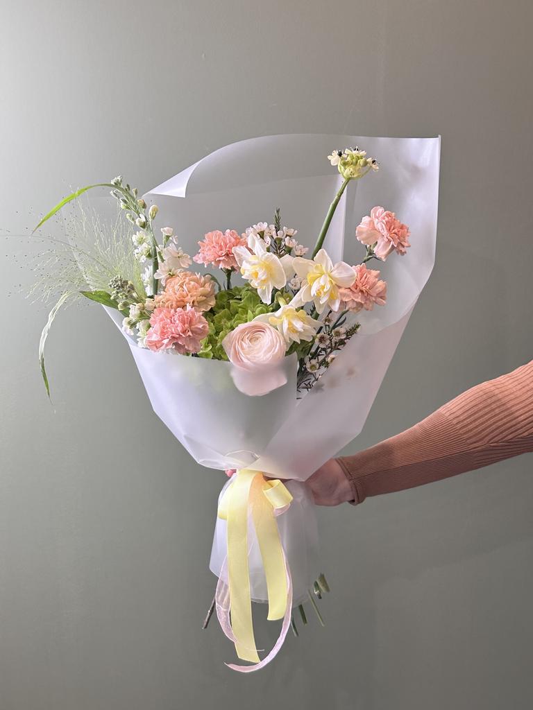 Лекси (Букет  с гортензией, нарциссами и ранункулюсом)