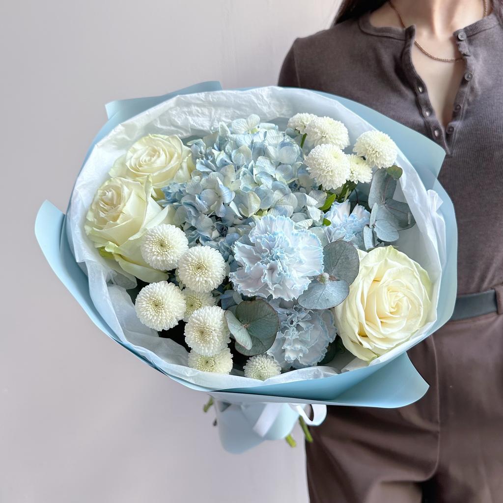 Рица (Гортензия, голубые гвоздики, розы, хризантемы)