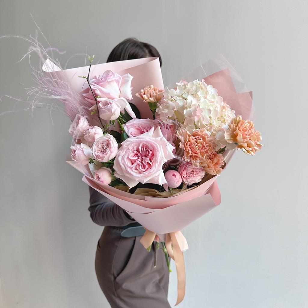 Версаль (Гортензия, пионовидные розы, диантусы)