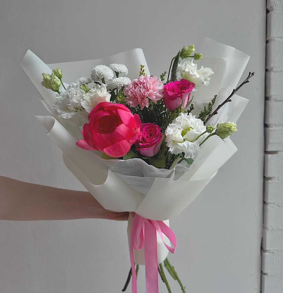 Суоми (пион корал шарм, цветущие ветки)