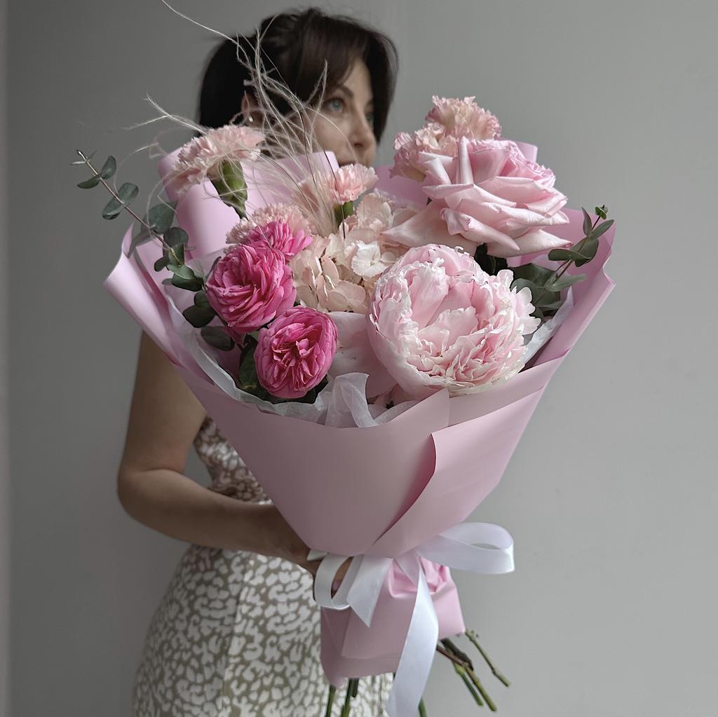 Кити (Гортензия, пионовидные розы, пионы)