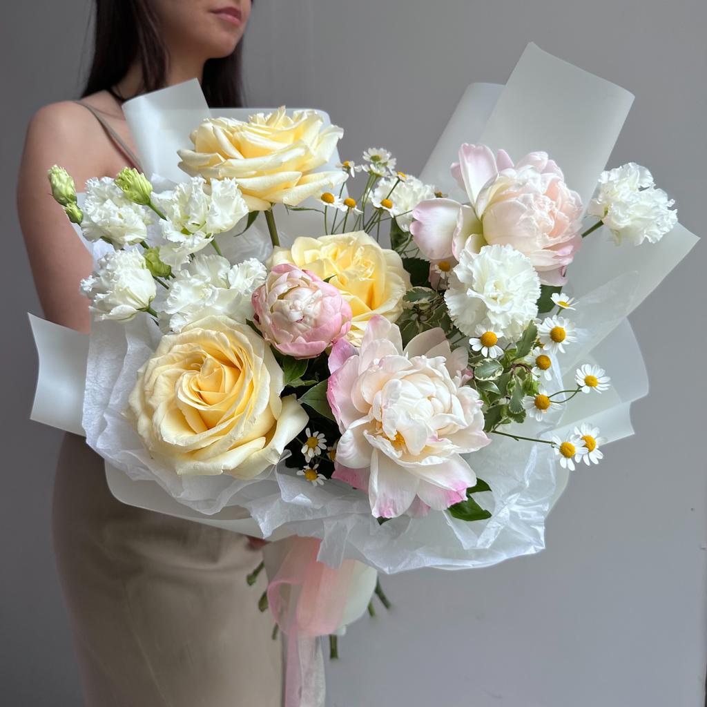 Монро (Пионы, пионовидные розы, лизиантус)