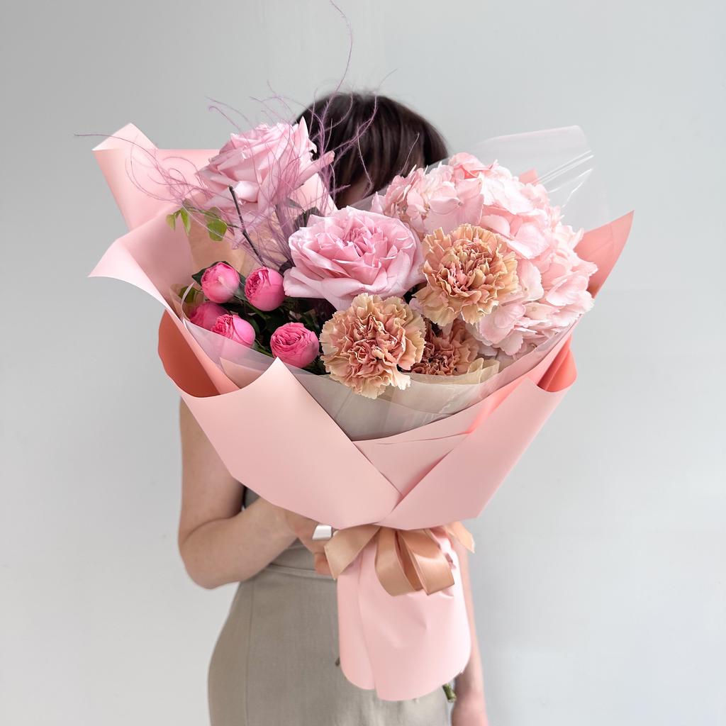 Де Виль (Гортензия, пионовидные розы, диантусы)