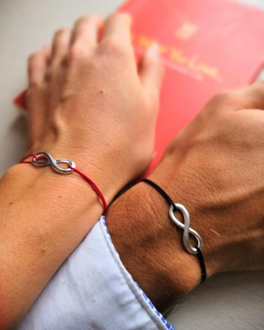 Красная нить на запястье "Символ бесконечности""