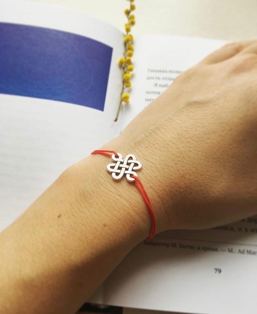 Красная нить на запястье "Тибетский узел"