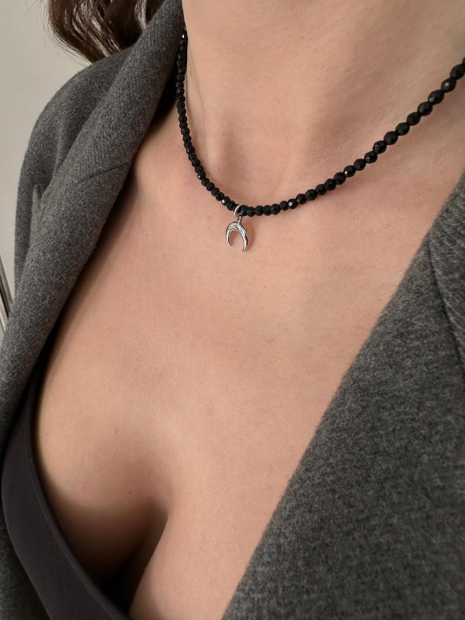 Чокер с лунницей