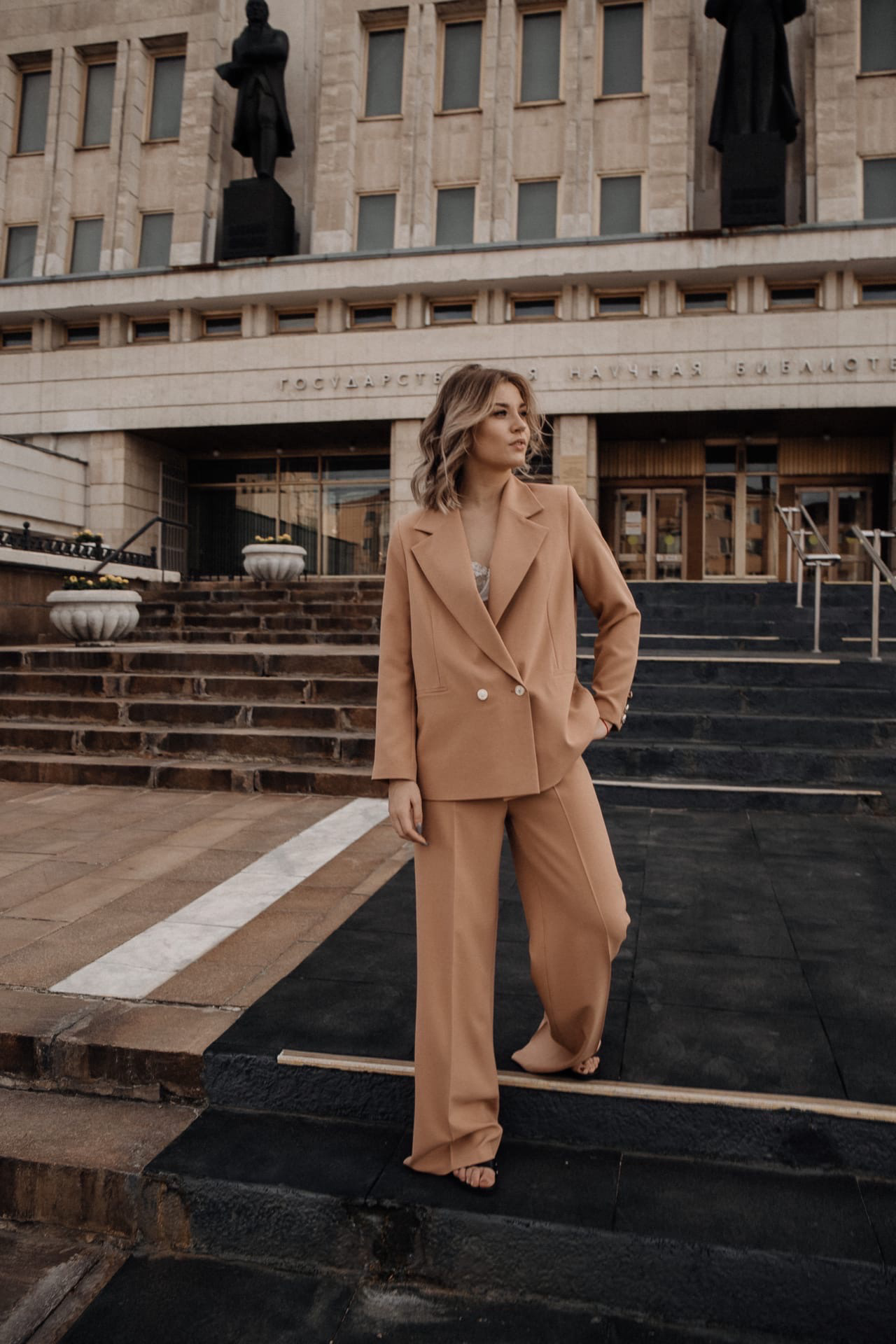 Костюм "Лондон" пиджак и брюки палаццо темный беж