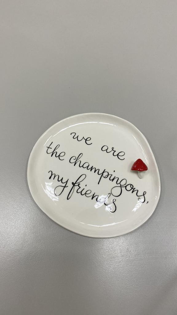 МАЛЕНЬКАЯ ТАРЕЛОЧКА «WE ARE THE CHAMPIGNONS»