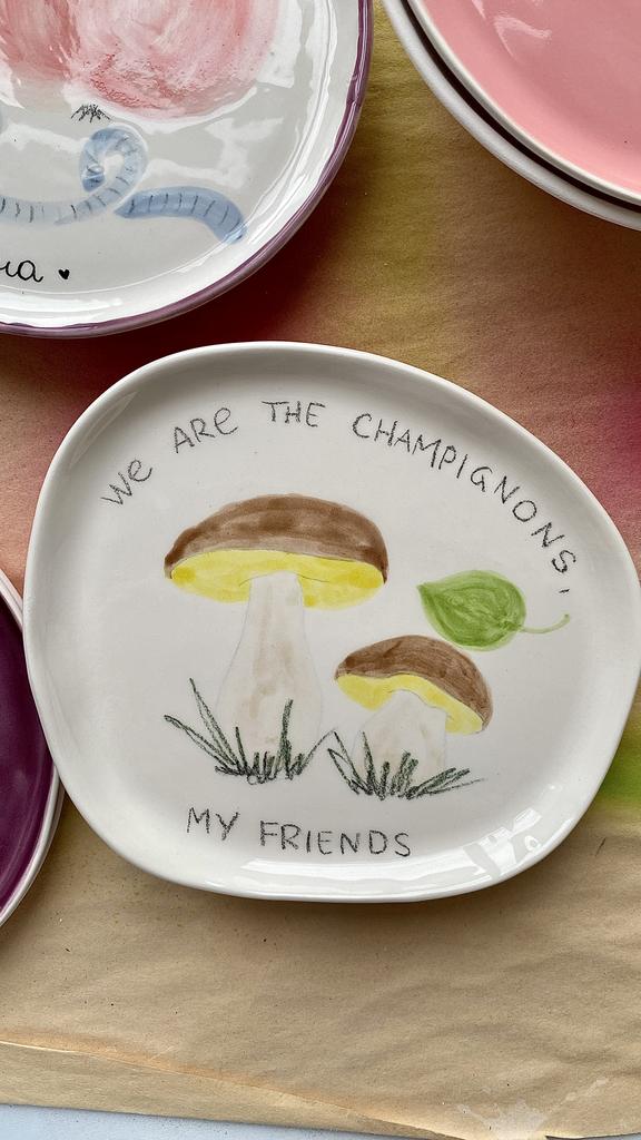 МАЛЕНЬКАЯ ТАРЕЛОЧКА «WE ARE THE CHAMPIGNONS, MY FRIENDS»