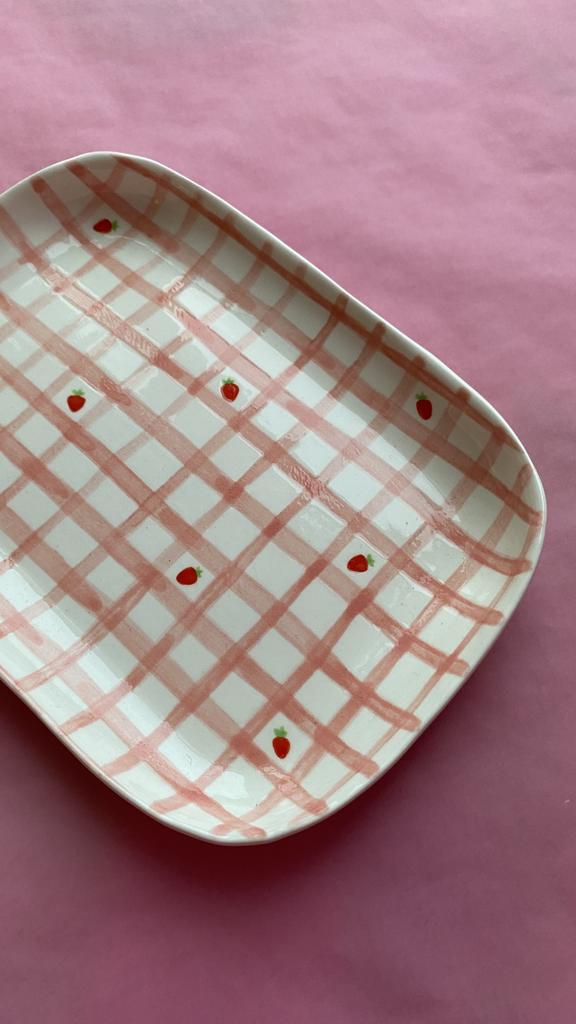 Тарелочка «ВИШИ С КЛУБНИЧКАМИ»