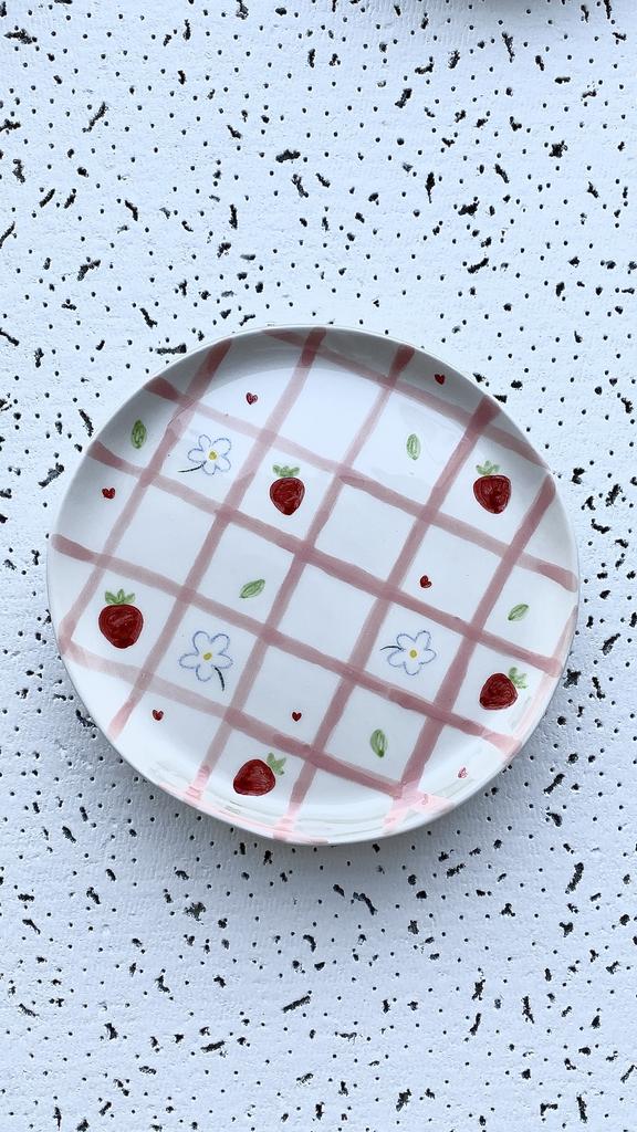 МАЛЕНЬКАЯ ТАРЕЛОЧКА в розовую клетку