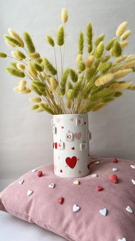 Ваза «Л Ю Б Л Ю» игра в слова