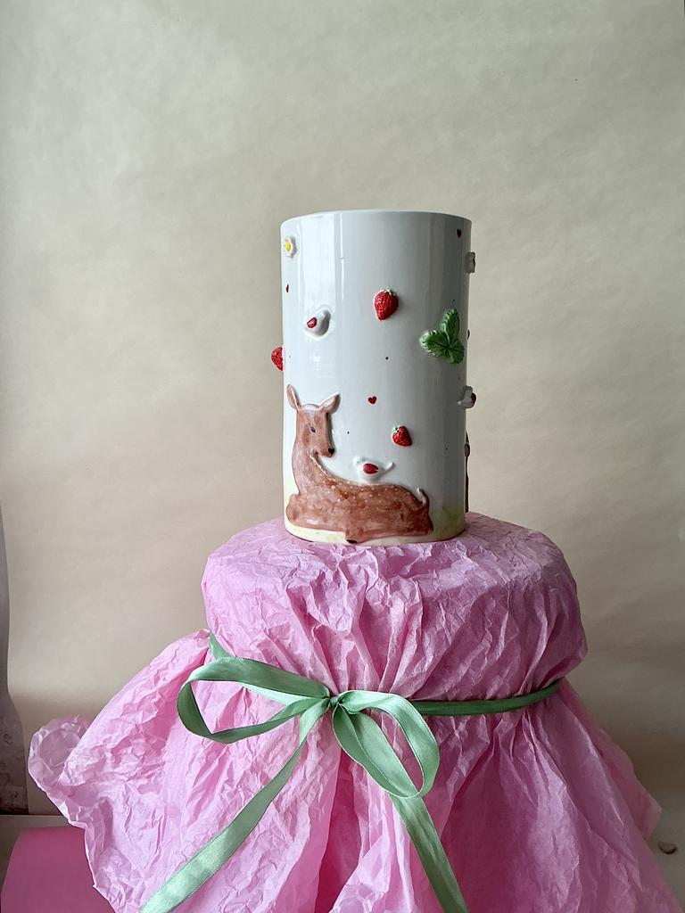 Ваза «Семья Бэмби на земляничной полянке»