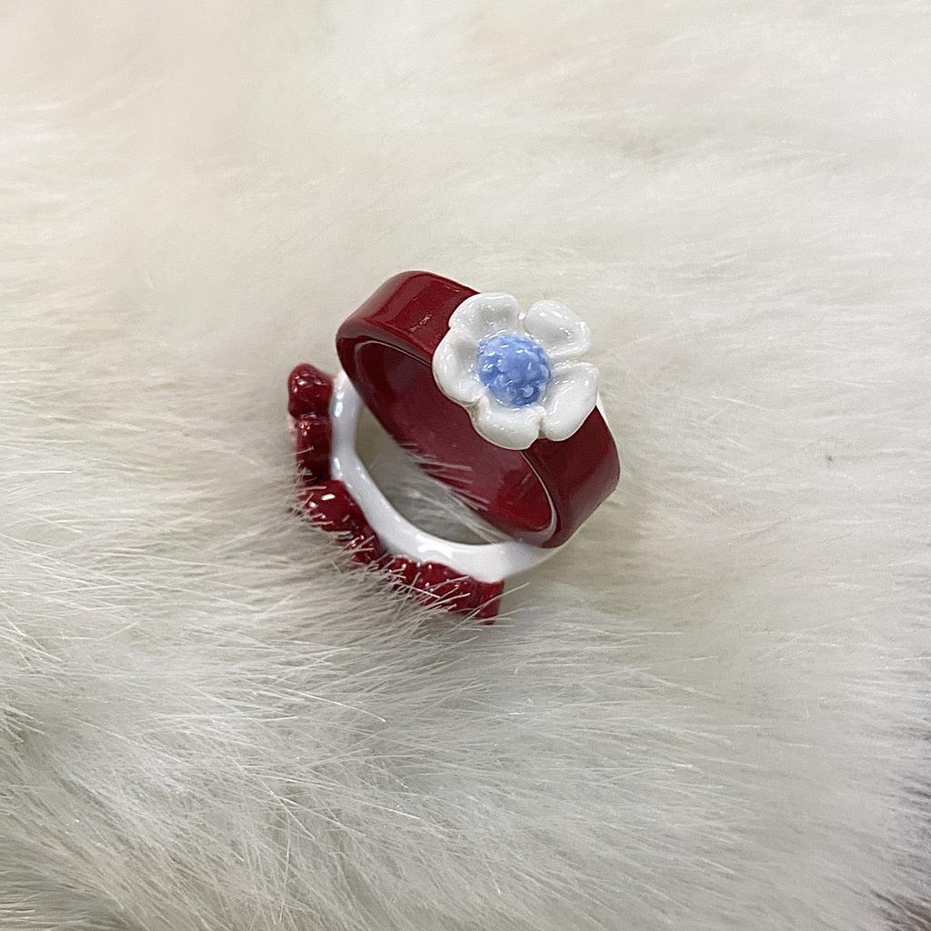 Колечко с маленьким цветочком, вишневое