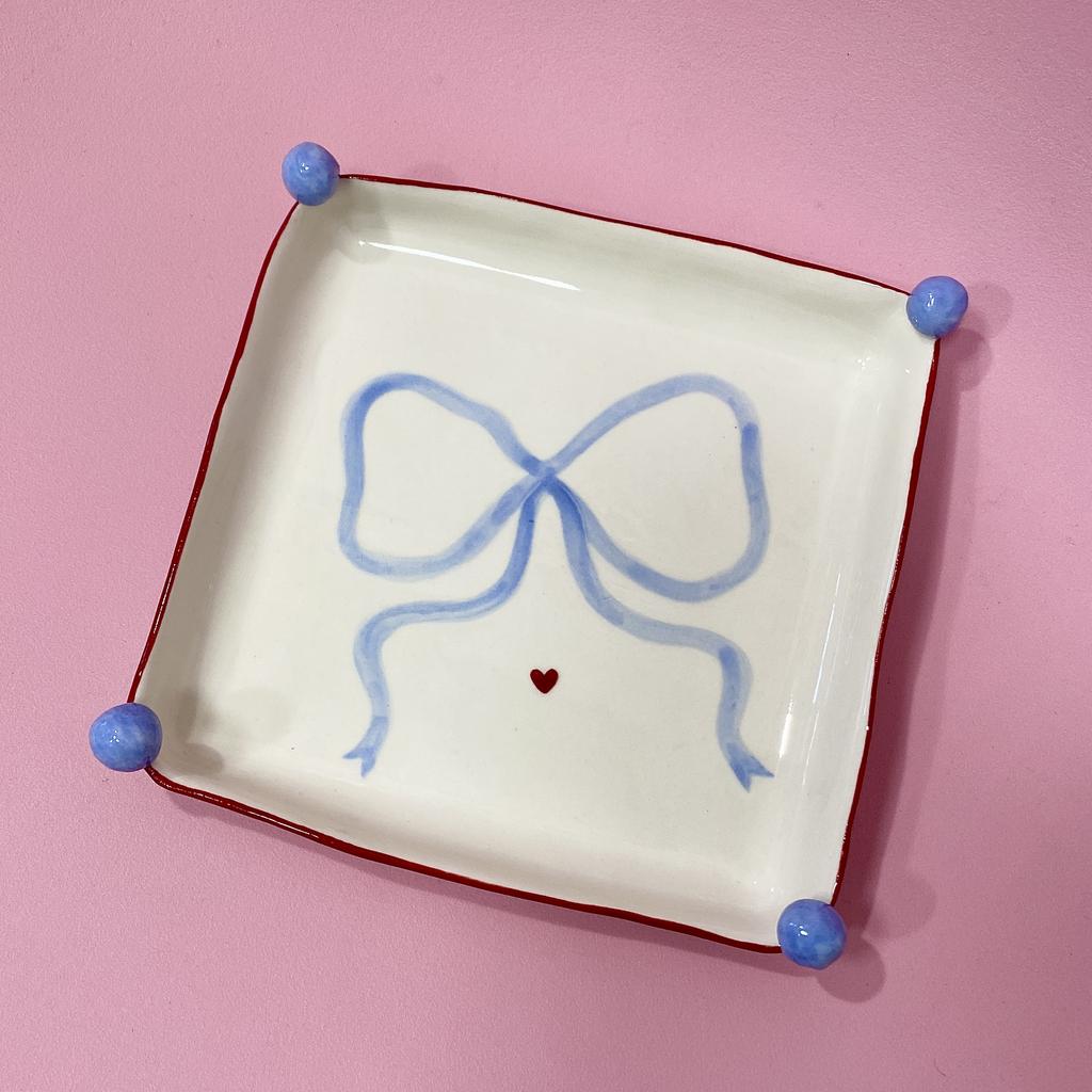 Квадратная тарелочка с шариками «Бантик»