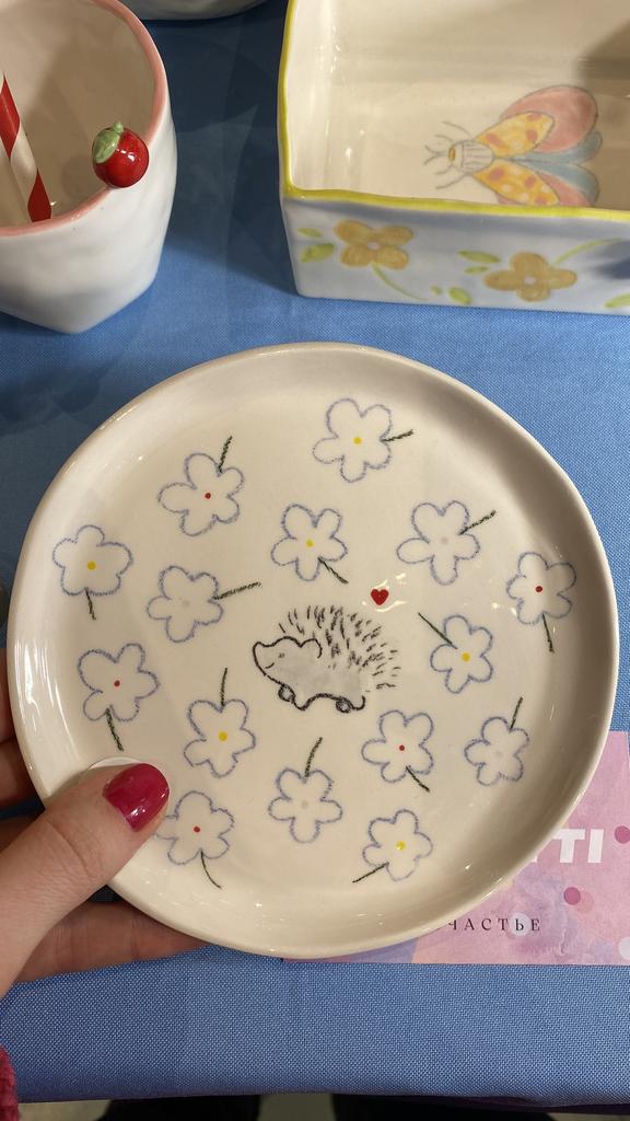 Маленькая тарелочка «Ёжик в цветах»