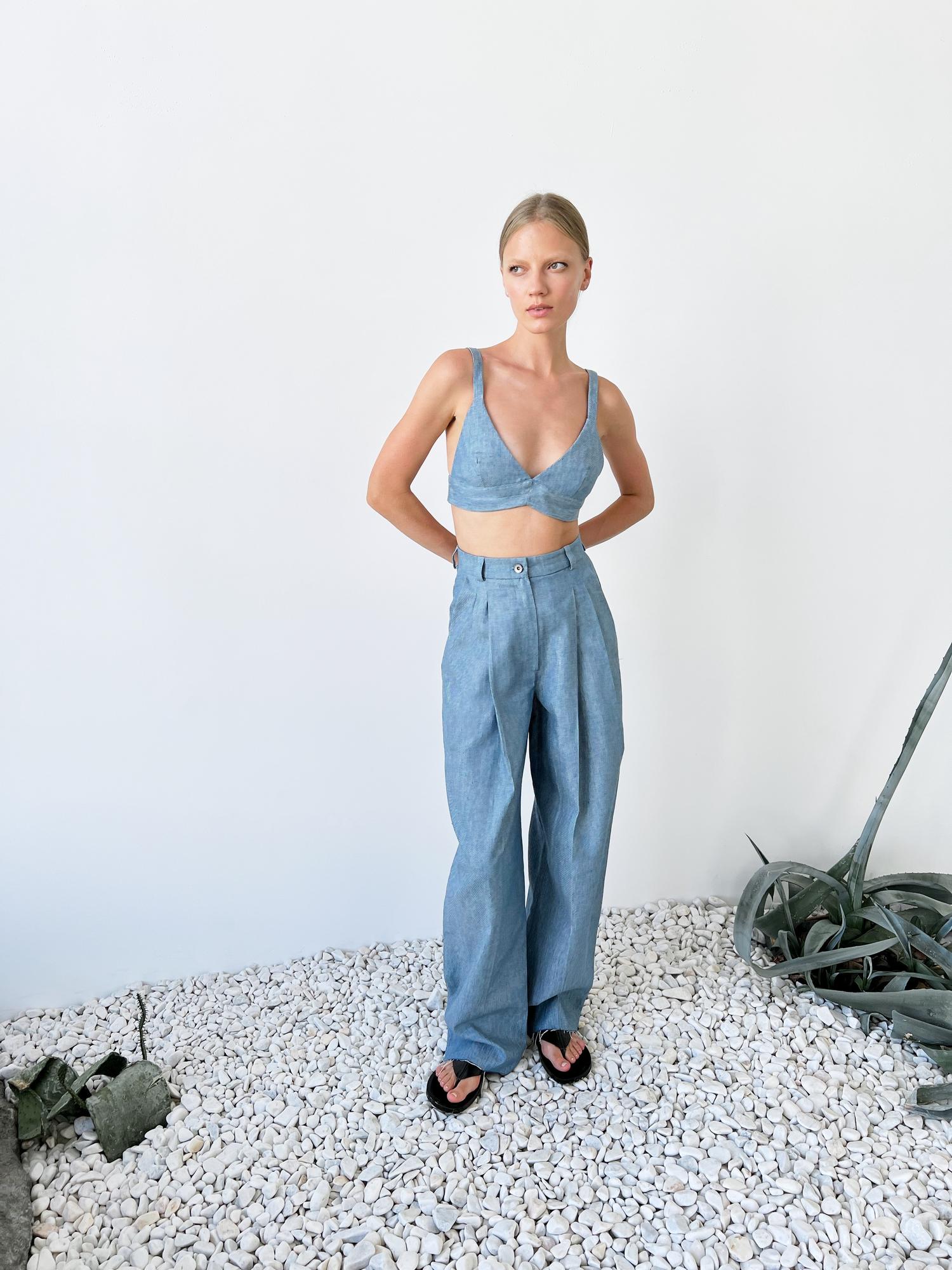 Брюки джинсовые со складками