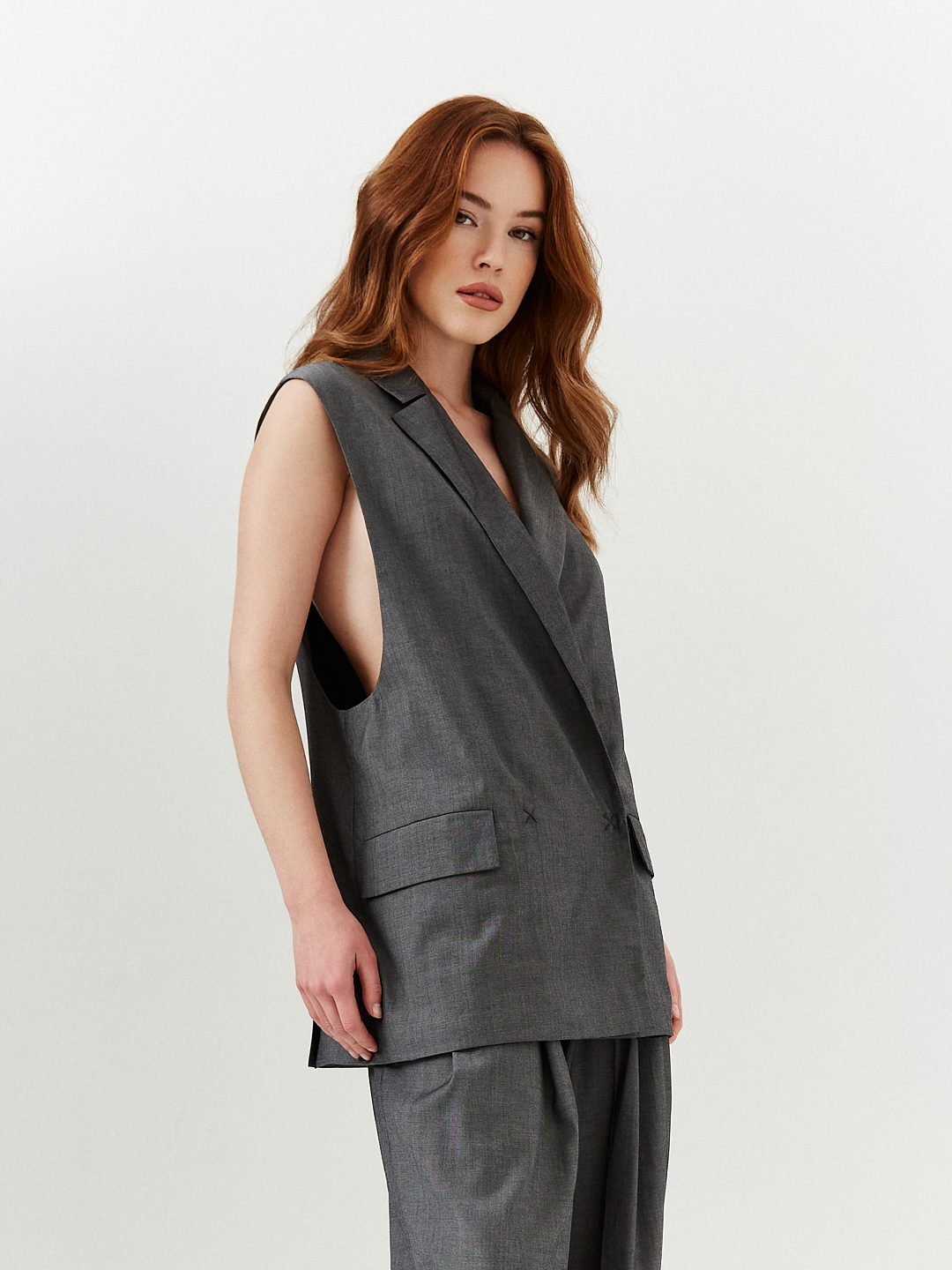 Жилет двубортный