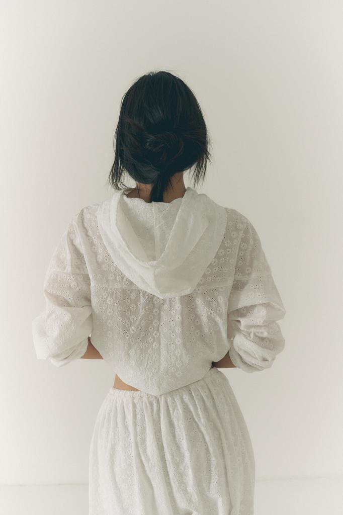 Бомбер «Flowers», молочный