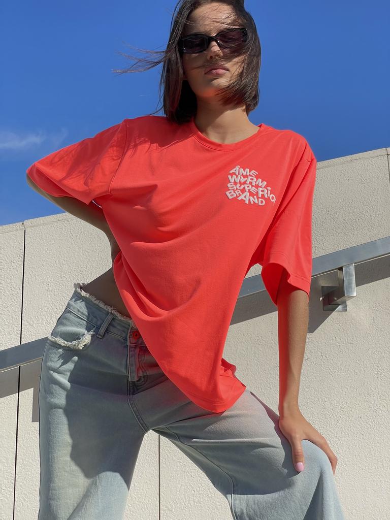 Футболка в цвете красный неон с логотипом Crumble