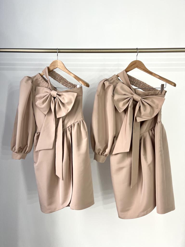 Платье с бантом