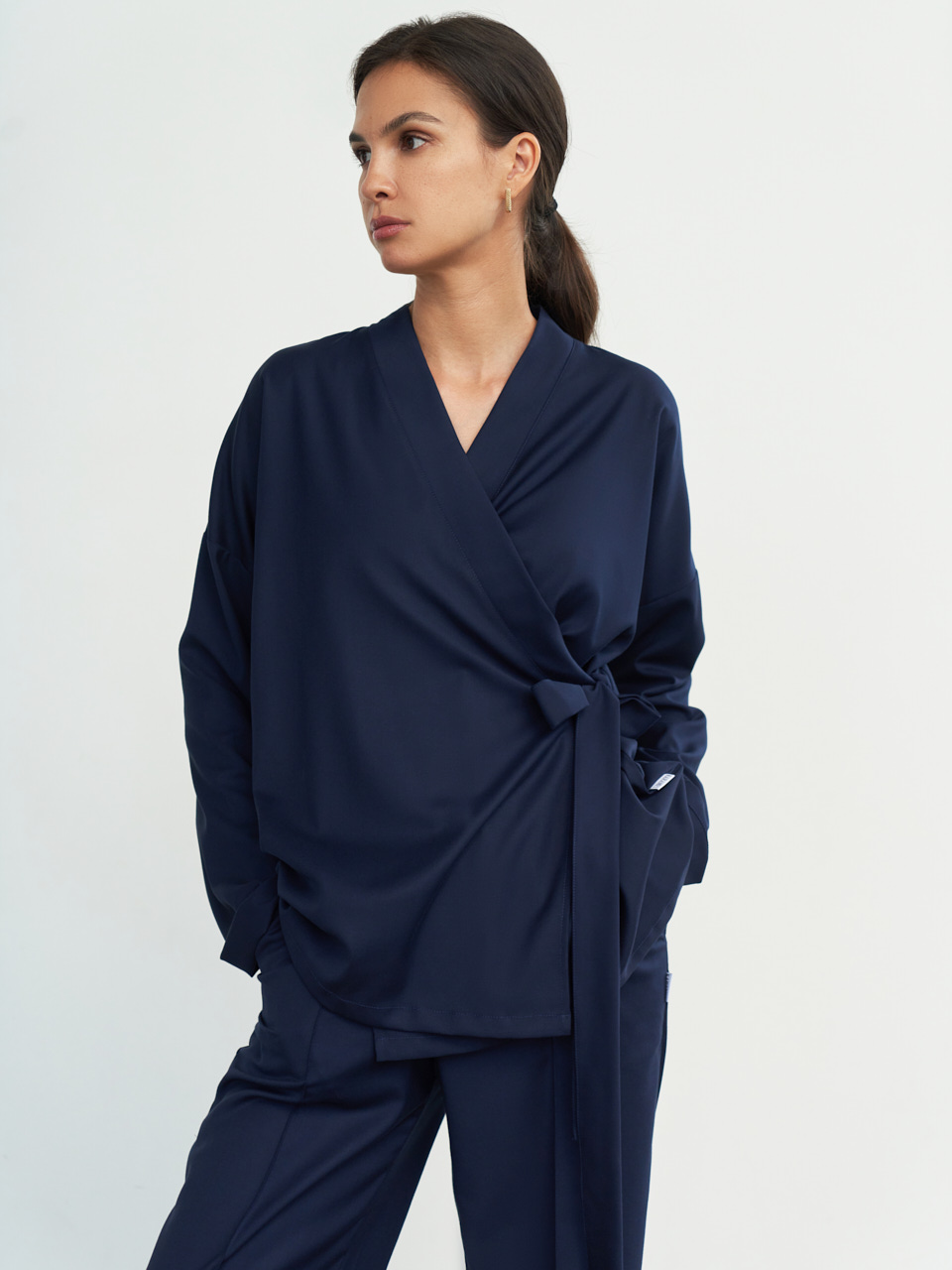 Кимоно свободного кроя на запах с длинным рукавом синее KL 212