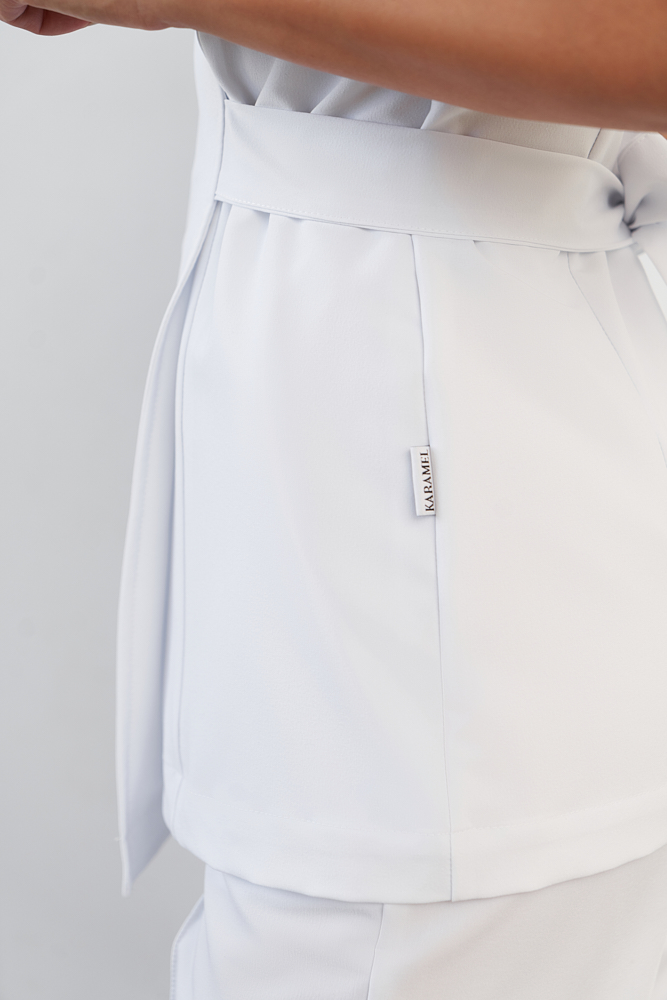 Хирургическая блуза на запахе с поясом белая KL 210